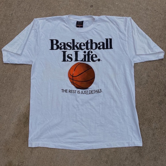 Vintage. Y2K tee. Basketball tee. 90s style - Picture 2 of 2
